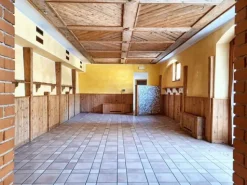 #23550 Locale commerciale ex ristorante con parcheggio e area esterna