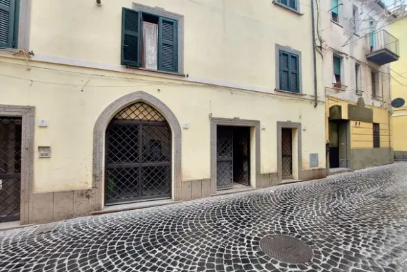 #25306 Locale commerciale in centro storico