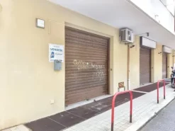 #2536536 Locale commerciale in edificio condominiale 
