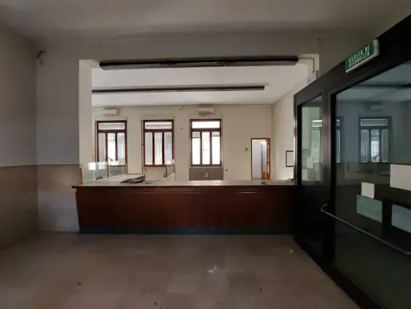 #2528007 Locale commerciale in Vendita _ ZEME