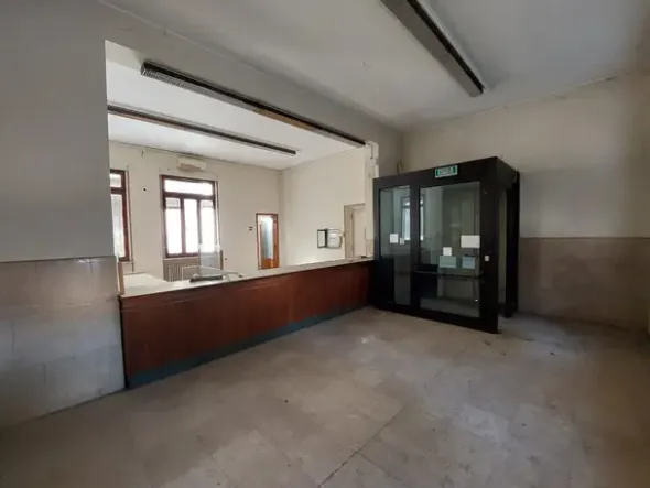 #2528007 Locale commerciale in Vendita _ ZEME