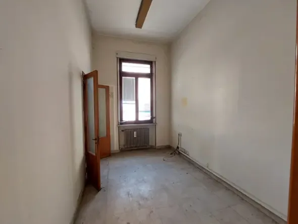 #2528007 Locale commerciale in Vendita _ ZEME