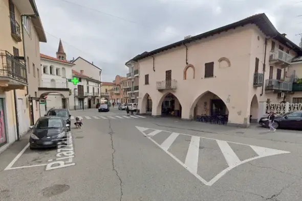 #2528008 Locale commerciale in Vendita _ CERANO