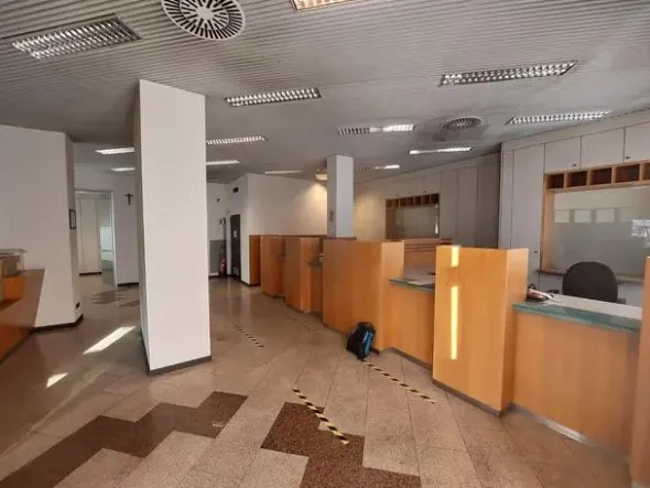 #25899 Locale commerciale in zona semicentrale
