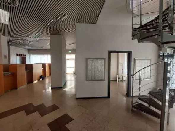 #25899 Locale commerciale in zona semicentrale