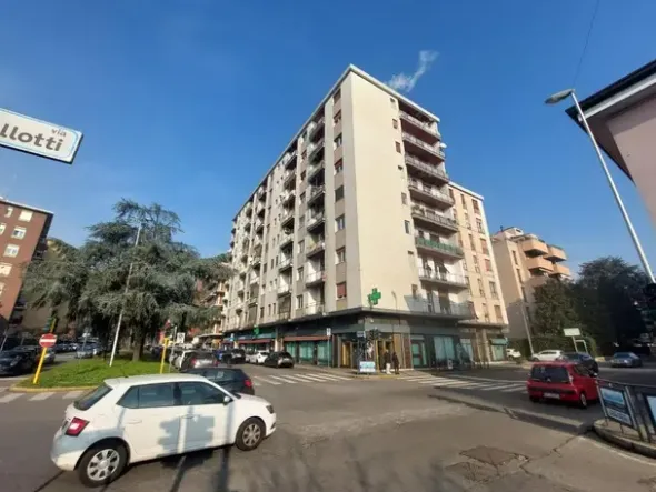 #25899 Locale commerciale in zona semicentrale