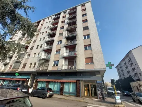 #25899 Locale commerciale in zona semicentrale