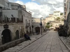 #23966 Locale commerciale nei Rioni Sassi a Matera
