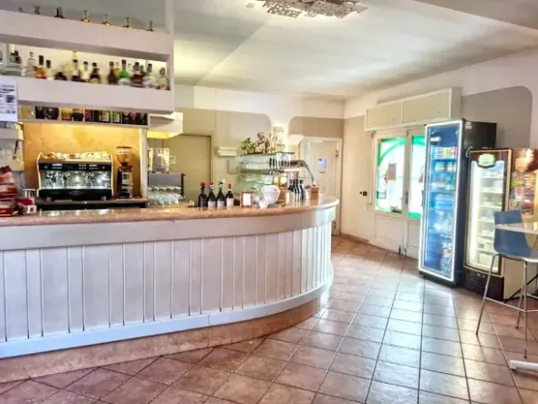 #2536134 Locale commerciale uso bar-trattoria con unità in corso di definizione