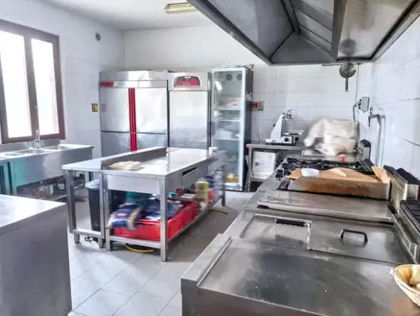 #2536134 Locale commerciale uso bar-trattoria con unità in corso di definizione