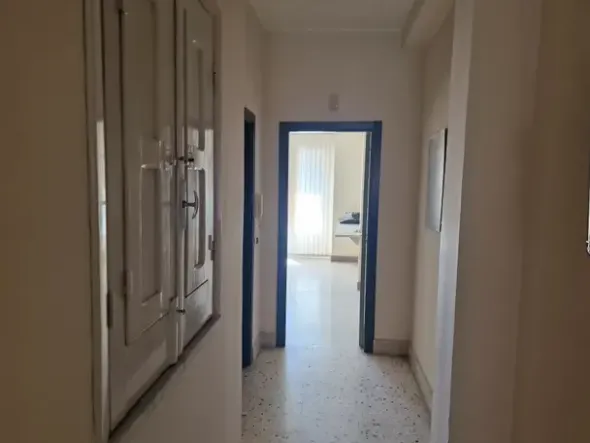 #2519012 Locale uffici disposto su due piani