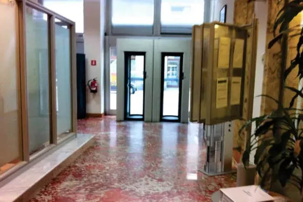 #19678 Locali adibiti ad istituto di credito