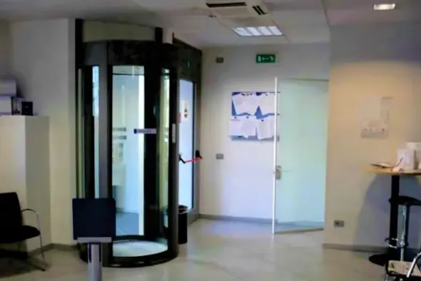 #19653 Locali adibiti ad istituto di credito