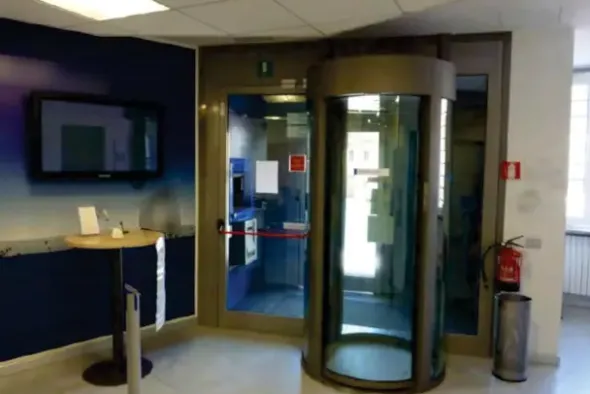 #19660 Locali adibiti ad istituto di credito
