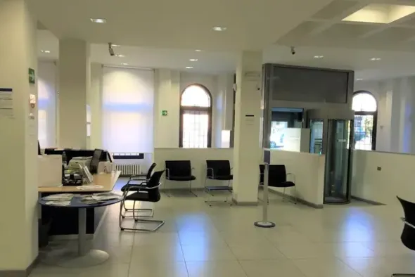 #19657 Locali adibiti ad istituto di credito