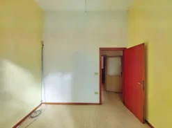 #20145 Locali commerciali in complesso condominiale