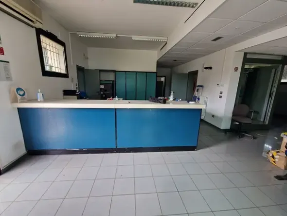 #2532013 Locali ex istituto bancario con corte esclusiva