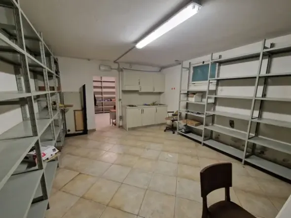 #2532013 Locali ex istituto bancario con corte esclusiva