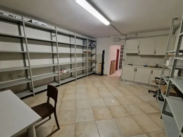 #2532013 Locali ex istituto bancario con corte esclusiva
