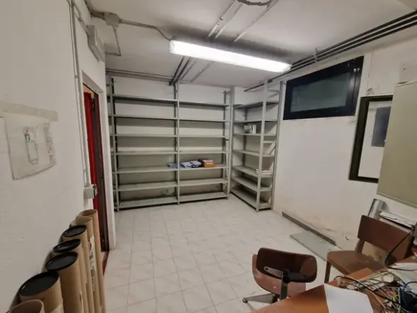 #2532013 Locali ex istituto bancario con corte esclusiva