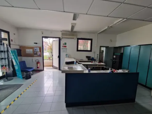 #2532013 Locali ex istituto bancario con corte esclusiva