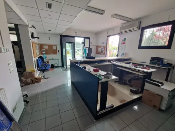 #2532013 Locali ex istituto bancario con corte esclusiva