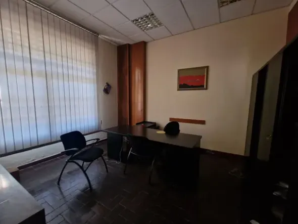 #2519011 Locali ex istituto di credito disposto su 3 piani