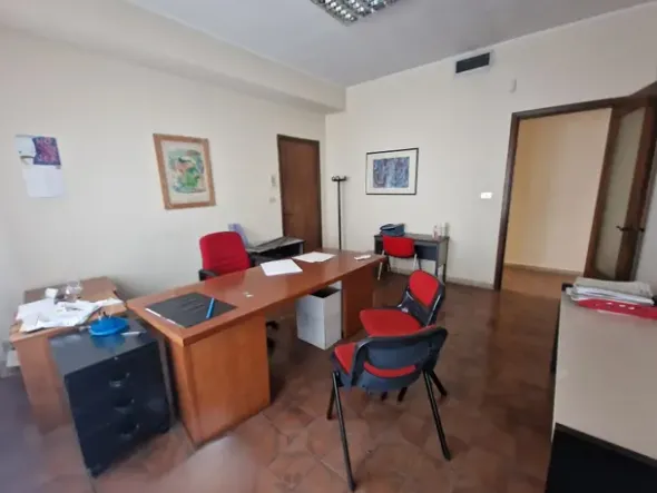 #2519011 Locali ex istituto di credito disposto su 3 piani