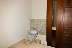 #23503 Locali per centro estetico e medico con corte