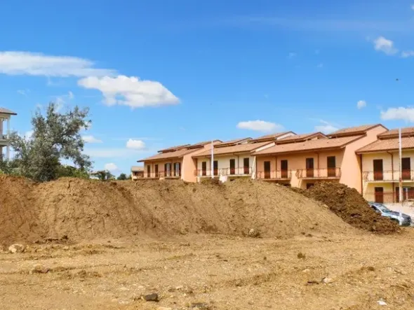#24780 Lotti edificabili a destinazione residenziale