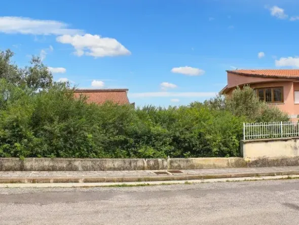 #24780 Lotti edificabili a destinazione residenziale
