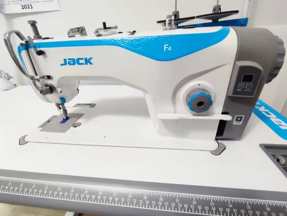 macchina da cucire Jack modello F4