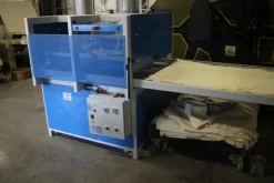 1#5518 Macchina da stampa automatica e risme di carta