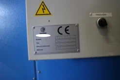 1#5518 Macchina da stampa automatica e risme di carta