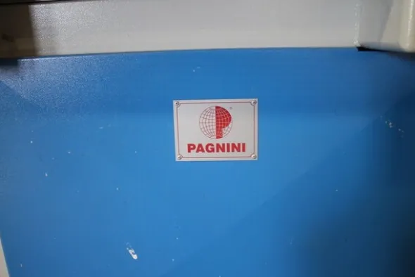 1#5518 Macchina da stampa automatica e risme di carta