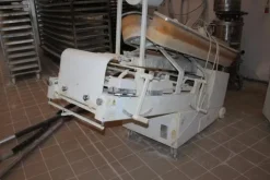 17#3961 Macchina formatrice per pane Esmach