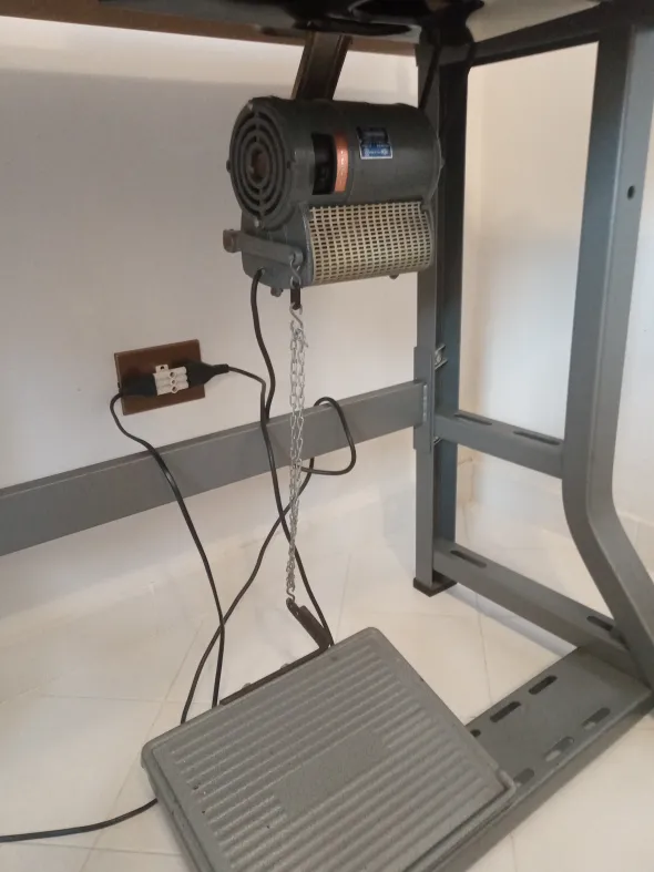 Macchina per cucire SINGER 20u Professional