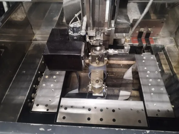 Macchina per elettroerosione a filo SODICK AQ325L