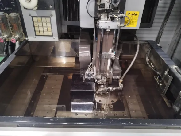 Macchina per elettroerosione a filo SODICK AQ325L