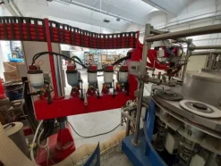 88#6439 Macchina per stampaggio a iniezione FLK