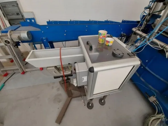 88#6439 Macchina per stampaggio a iniezione FLK