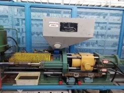 6#6439 Macchina per stampaggio a iniezione Presma