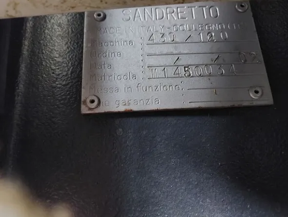 2#8176 Macchina per stampaggio plastica Sandretto