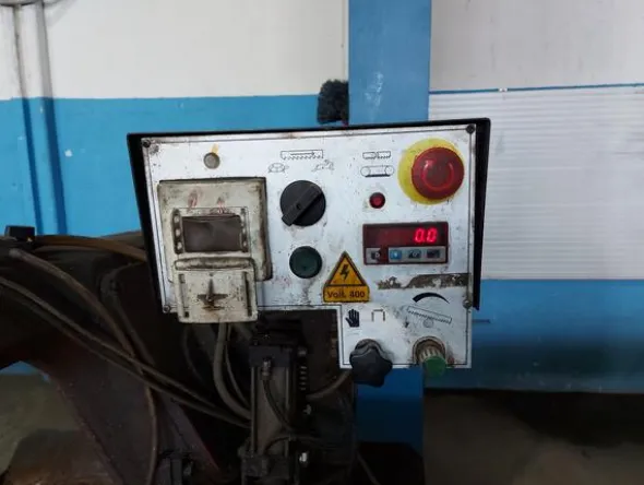 1#8607 Macchinari da carpenteria e arredi per uffici e autocarri