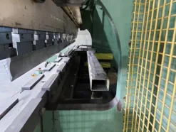 1#8607 Macchinari da carpenteria e arredi per uffici e autocarri
