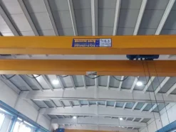 1#8607 Macchinari da carpenteria e arredi per uffici e autocarri