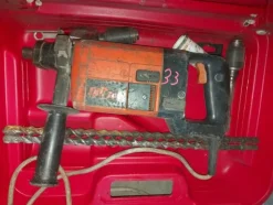 1#8607 Macchinari da carpenteria e arredi per uffici e autocarri