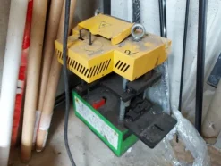 1#8607 Macchinari da carpenteria e arredi per uffici e autocarri