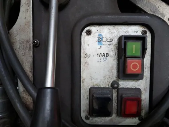 1#8607 Macchinari da carpenteria e arredi per uffici e autocarri