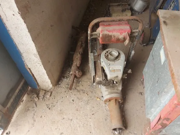 2#7957 Macchinari e attrezzature da cantiere